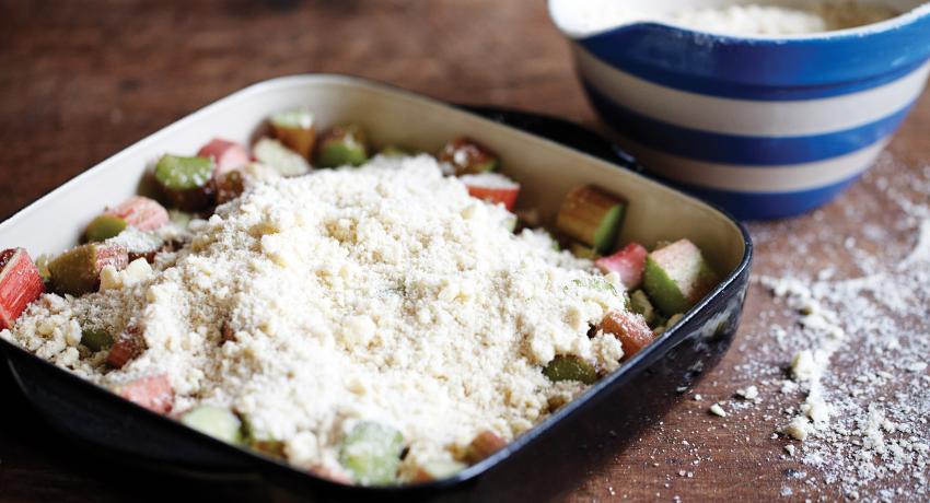 Rhubarb and Ginger Crumble
