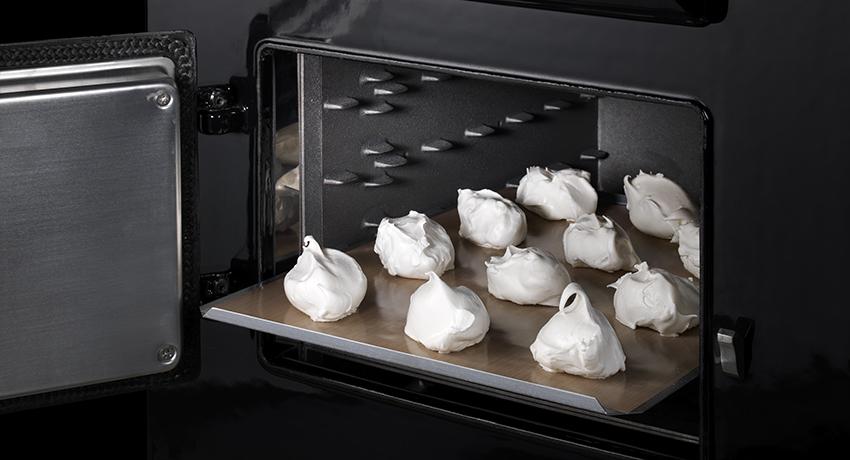 Cooking meringues in the cast-iron AGA simmering oven 